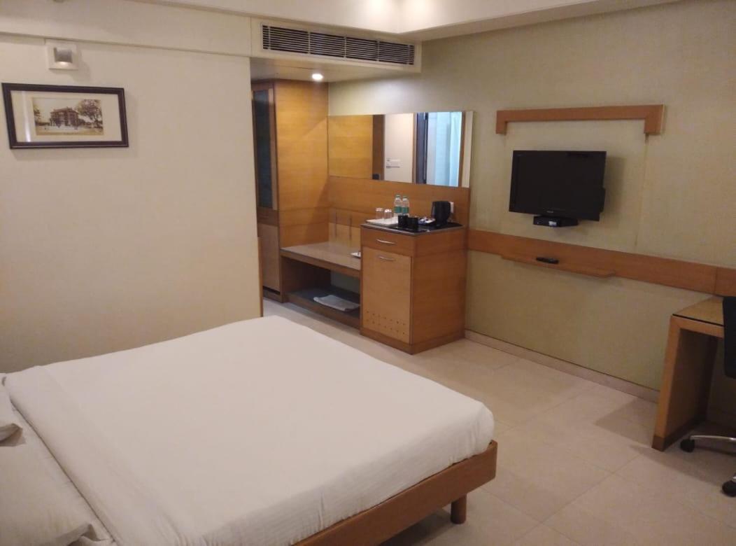 Hotel Crn Canary Bangalore Dış mekan fotoğraf
